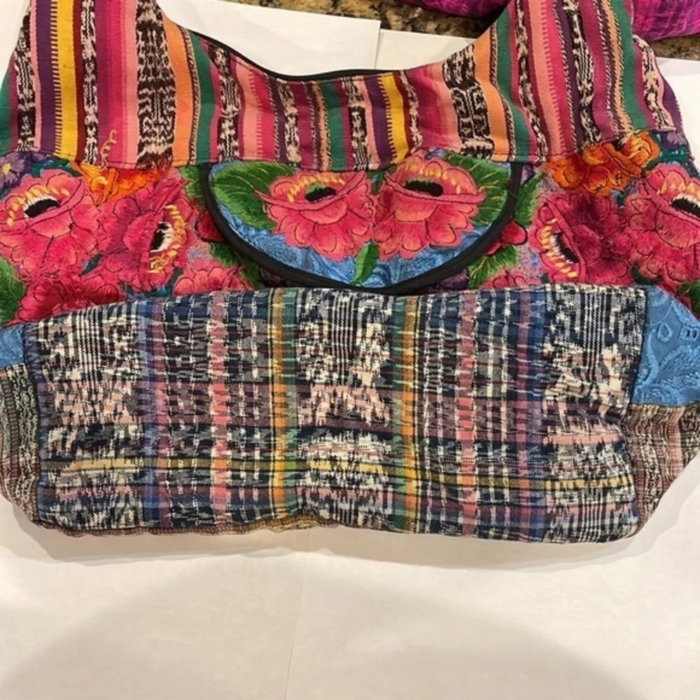 Multicolor Floral Guatemalan Artisan Handmade Crossbody With‎ Zipper